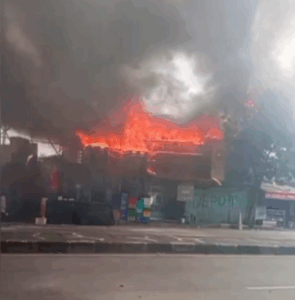 Kebakaran Melanda Bangunan di Situ Gunting Jalan Soekarno Hatta Bandung