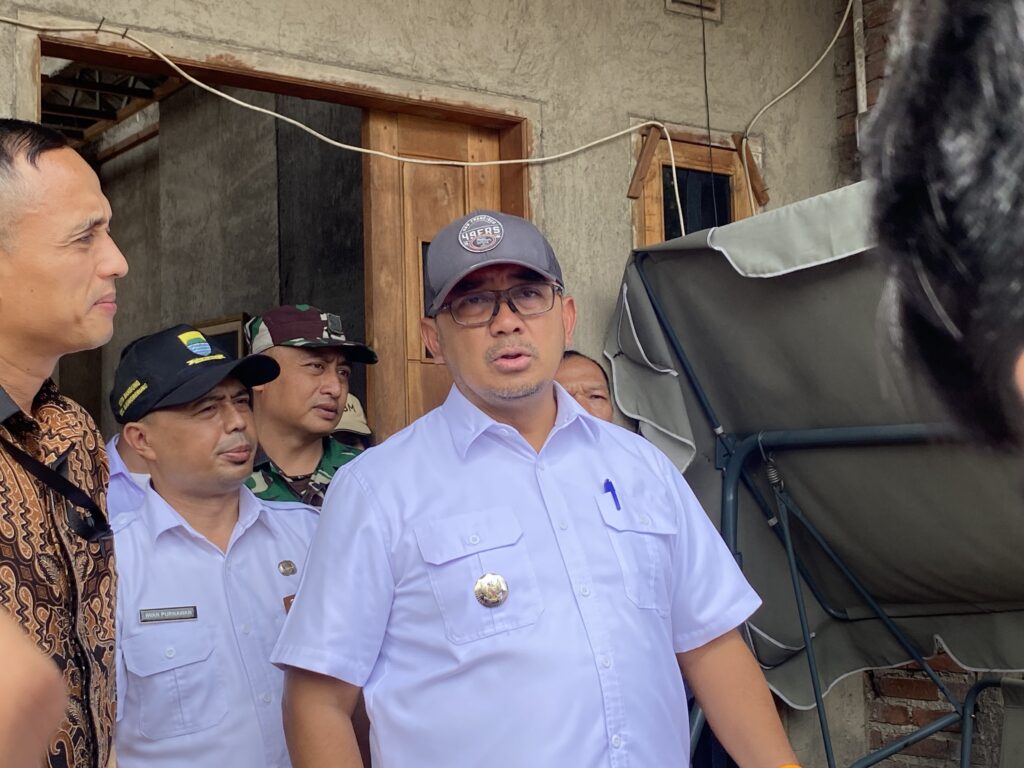 Tertibkan Bangunan Tutup Saluran Bandung