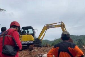 Kebut Pencarian Korban Longsor Cilacap, BNPB Kerahkan 8 Alat Berat
