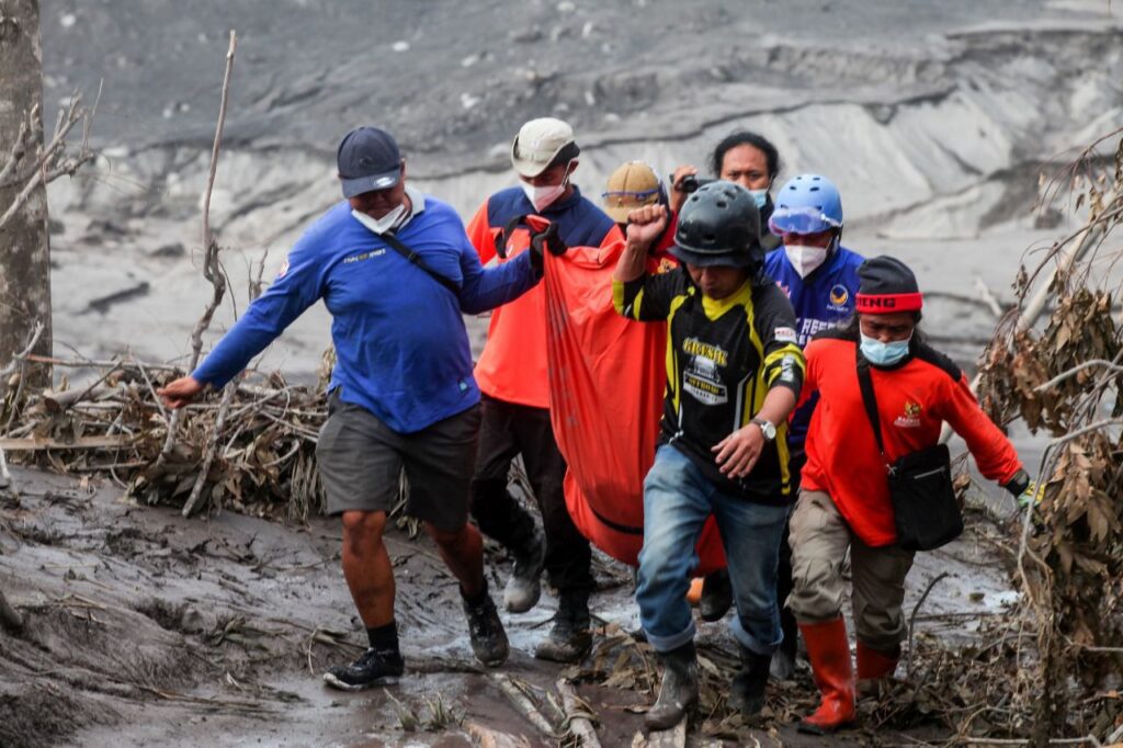 erupsi gunung semeru