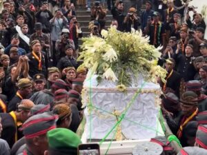 Peziarah Pakubuwono XIII sesak napas
