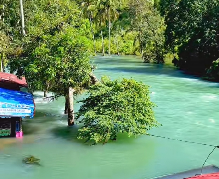 Air Sungai Batang Ombilin bening
