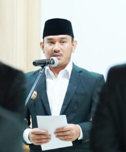 Bupati Bekasi Ade Kuswara Kunang