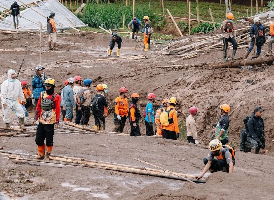 korban longsor cisarua