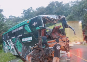 bus rombongan pelajar