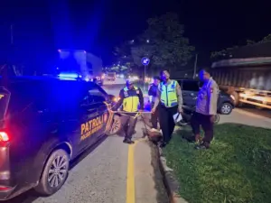 Mobil Patroli Polisi tabrak pemotor
