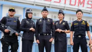 Bea Cukai pecat pegawai