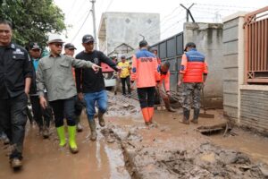 Kang DS Tinjau Lokasi Banjir Bandang di Majalaya Kabupaten Bandung