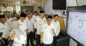 Kang DS Tancap Gas di Hari Pertama Kerja, Sidak ke Kantor BKAD