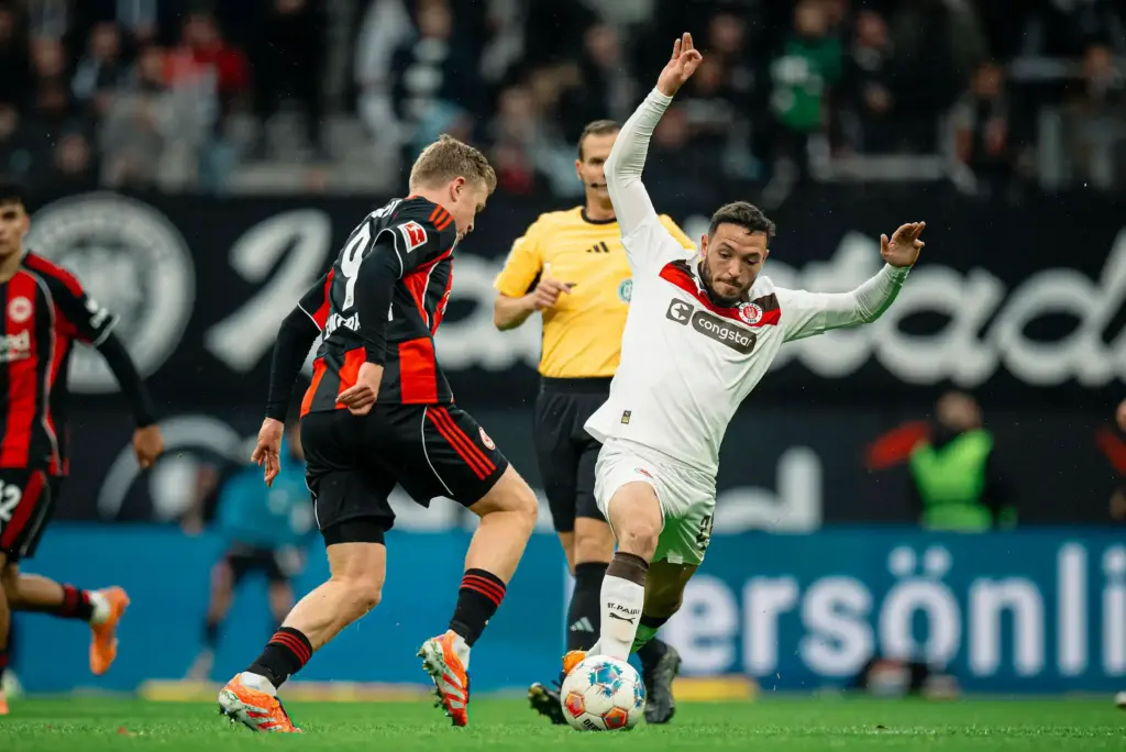 Prediksi Skor St. Pauli vs Eintracht Frankfurt Bundesliga 2025/2026
