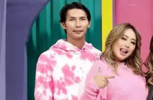 Pinkan Mambo ngamen