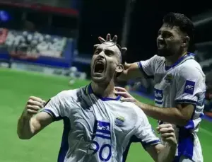 Prediksi Skor Persib vs Bali United BRI Super League 2025/2026