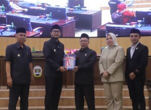 Bupati Jeje Sampaikan Capaian Pembangunan Bandung Barat di Rapat Paripurna LKPJ