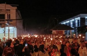 Ribuan Jemaat Ikuti Pawai Obor Fajar Paskah