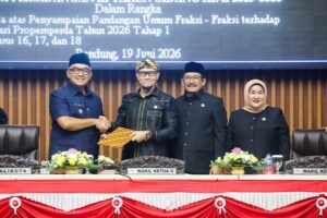 Farhan Sampaikan Jawaban atas Pandangan Umum Fraksi terhadap 3 Raperda