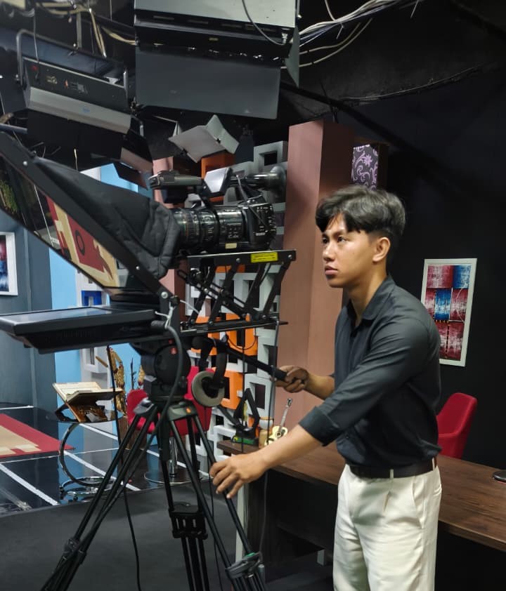 Mahasiswa TRMG Poltek HAS dalam kegiatan magang di Industri Kreatif