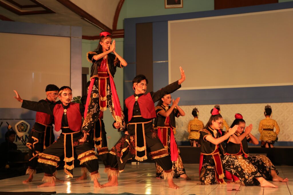 Pertunjukan karya teater tari