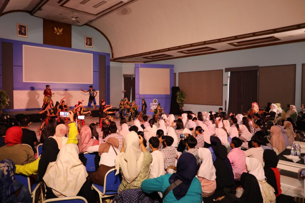 Suasana kegiatan pementasan dan sosialisasi karya teater tari dalam rangka program Inovasi Seni Nusantara 2026